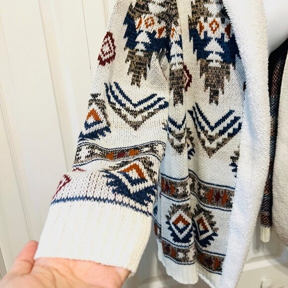 Almost Famous-Aztec Juniors Large Cream/Sherpa Hooded Open Front Cardigan-Soft - Picture 4 of 16